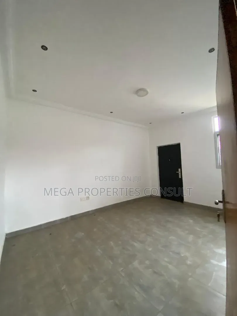 9bdrm House in Mile 7 for rent