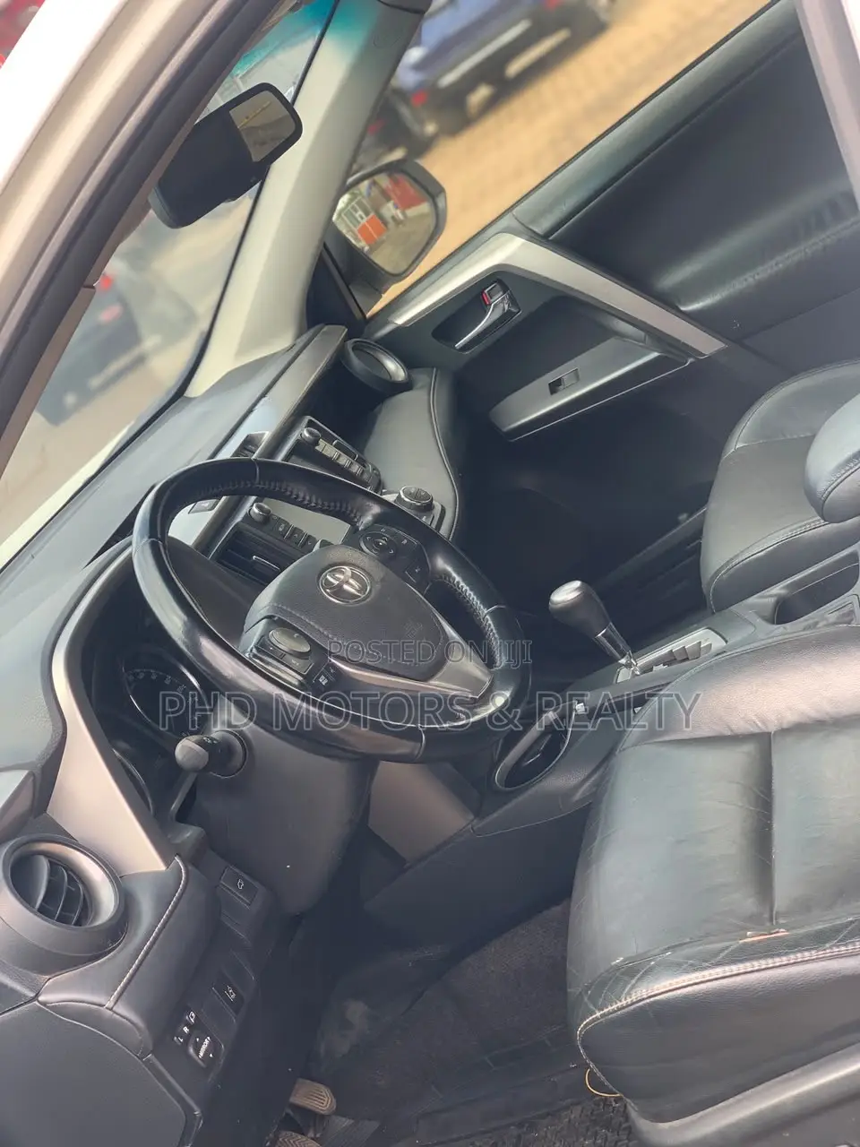 Toyota RAV4 SE 4dr SUV (2.5L 4cyl 6A) 2018 White