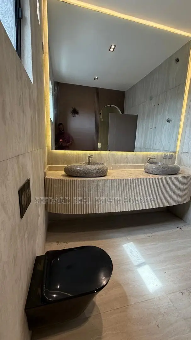 4bdrm House in Sefdard Properties, Ablekuma for sale