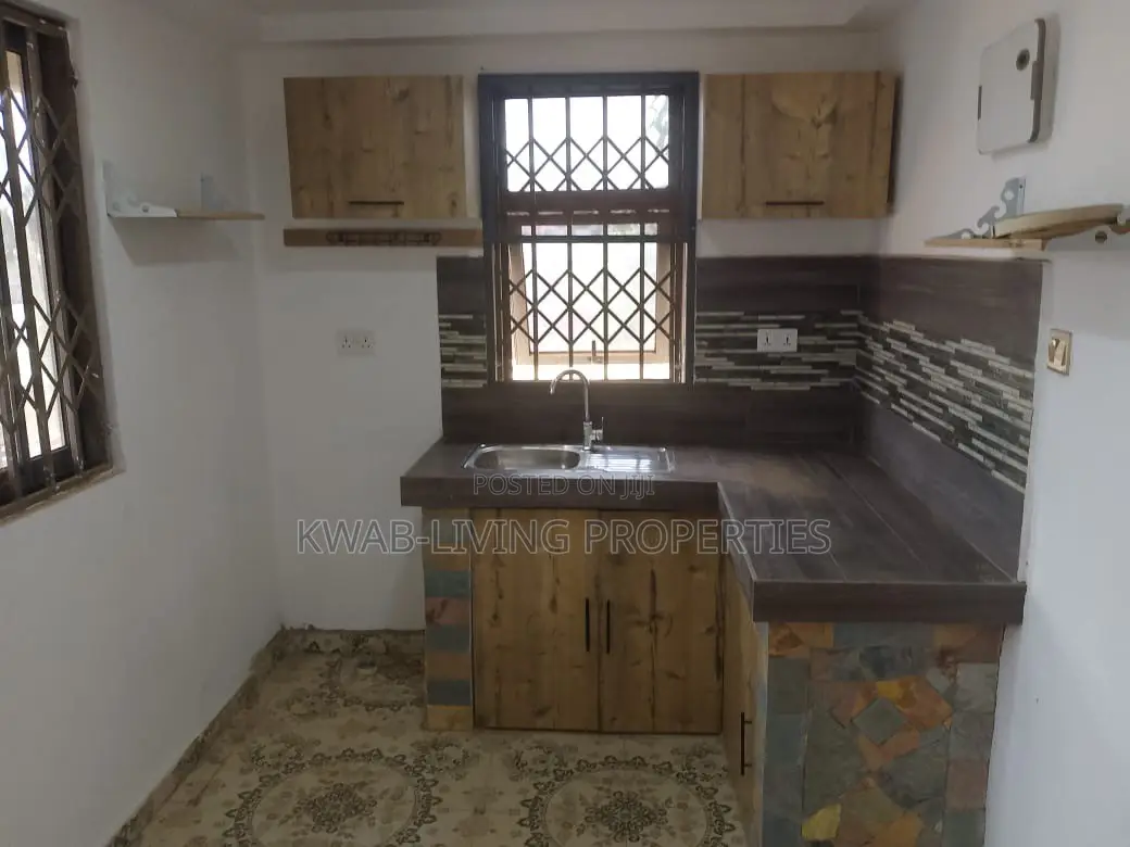 2bdrm Apartment in School Junction for rent