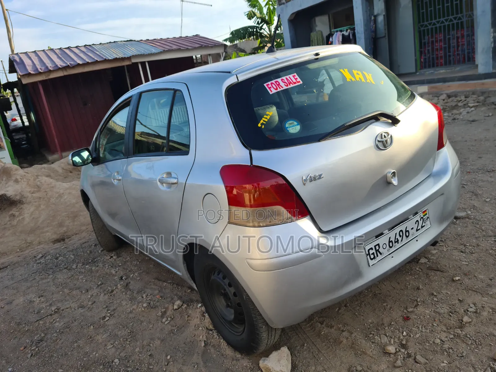 Toyota Vitz 2010 Silver