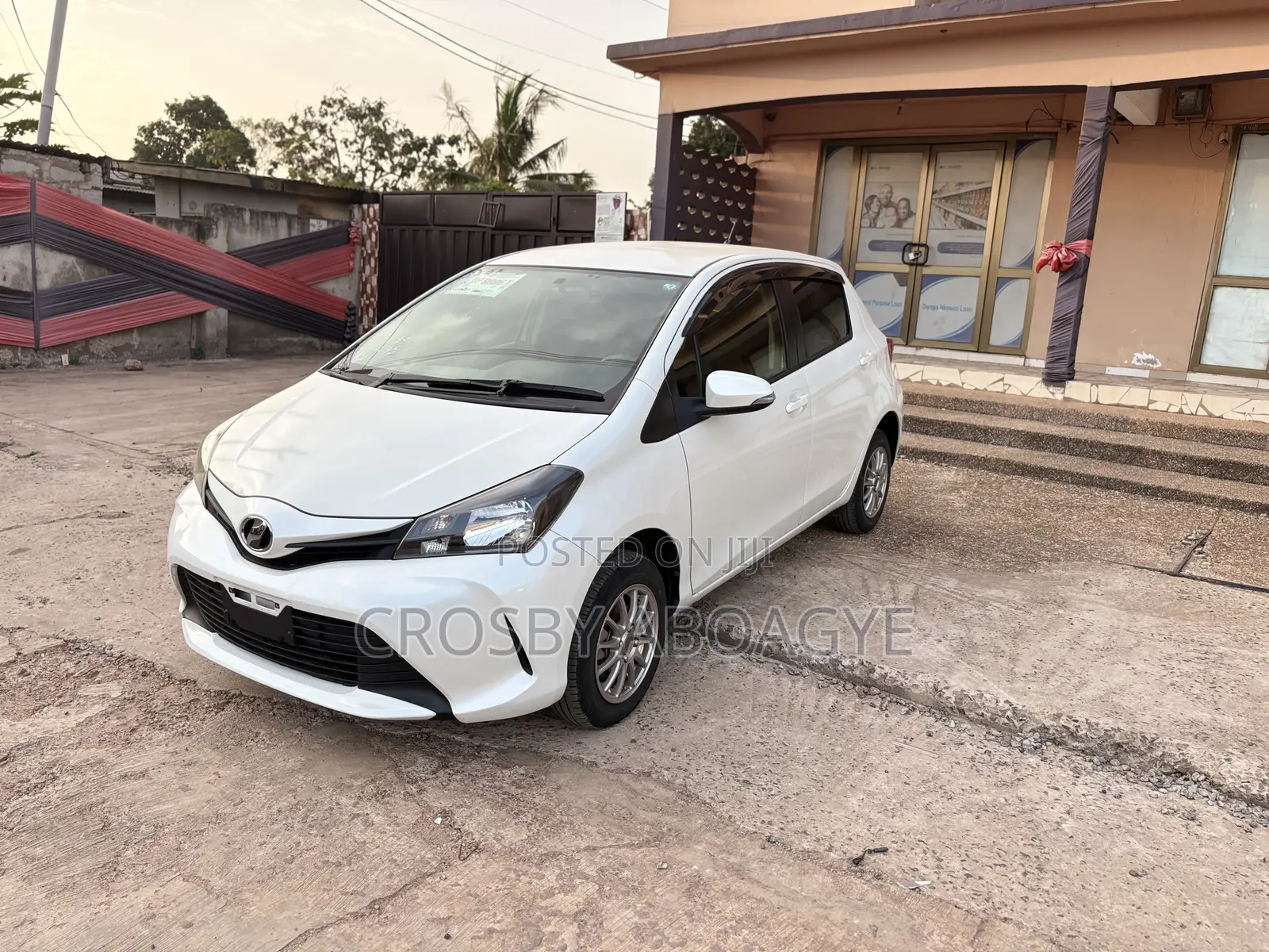Toyota Vitz 1.3 AWD 5dr 2015 White