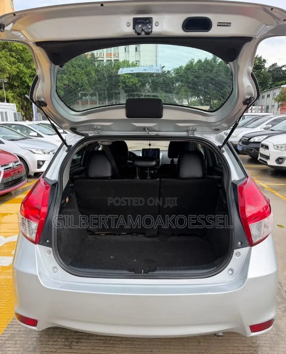 Toyota Yaris 2015 Silver