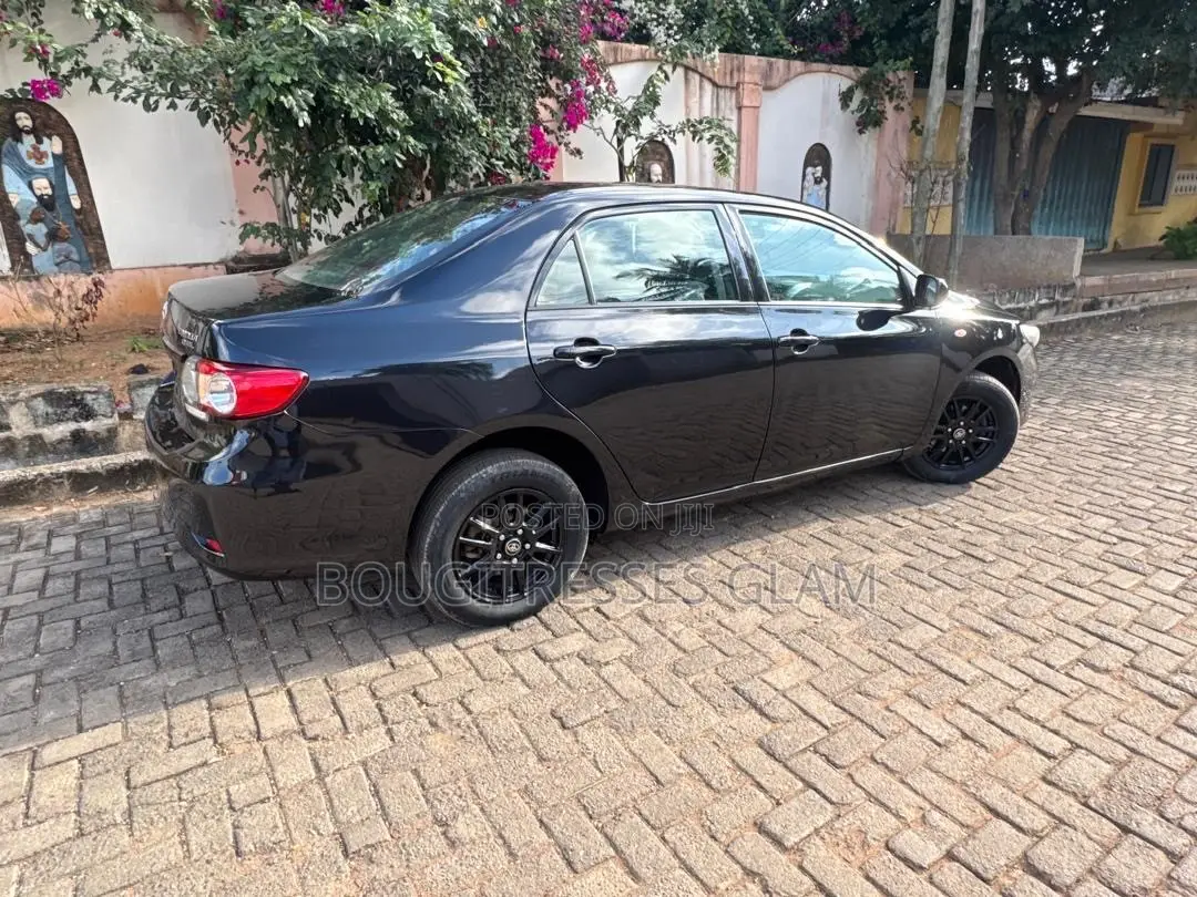 Toyota Corolla LE Special Edition 4dr Sedan (1.8L 4cyl 4A) 2013 Black