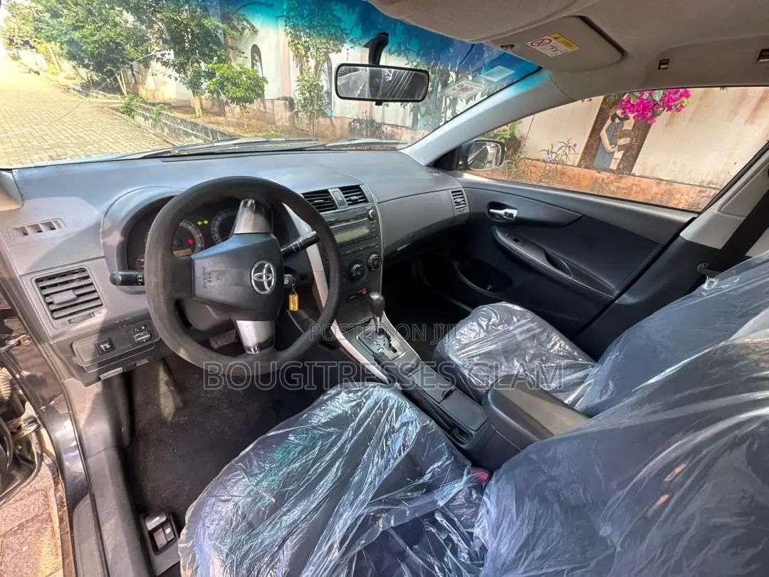 Toyota Corolla LE Special Edition 4dr Sedan (1.8L 4cyl 4A) 2013 Black