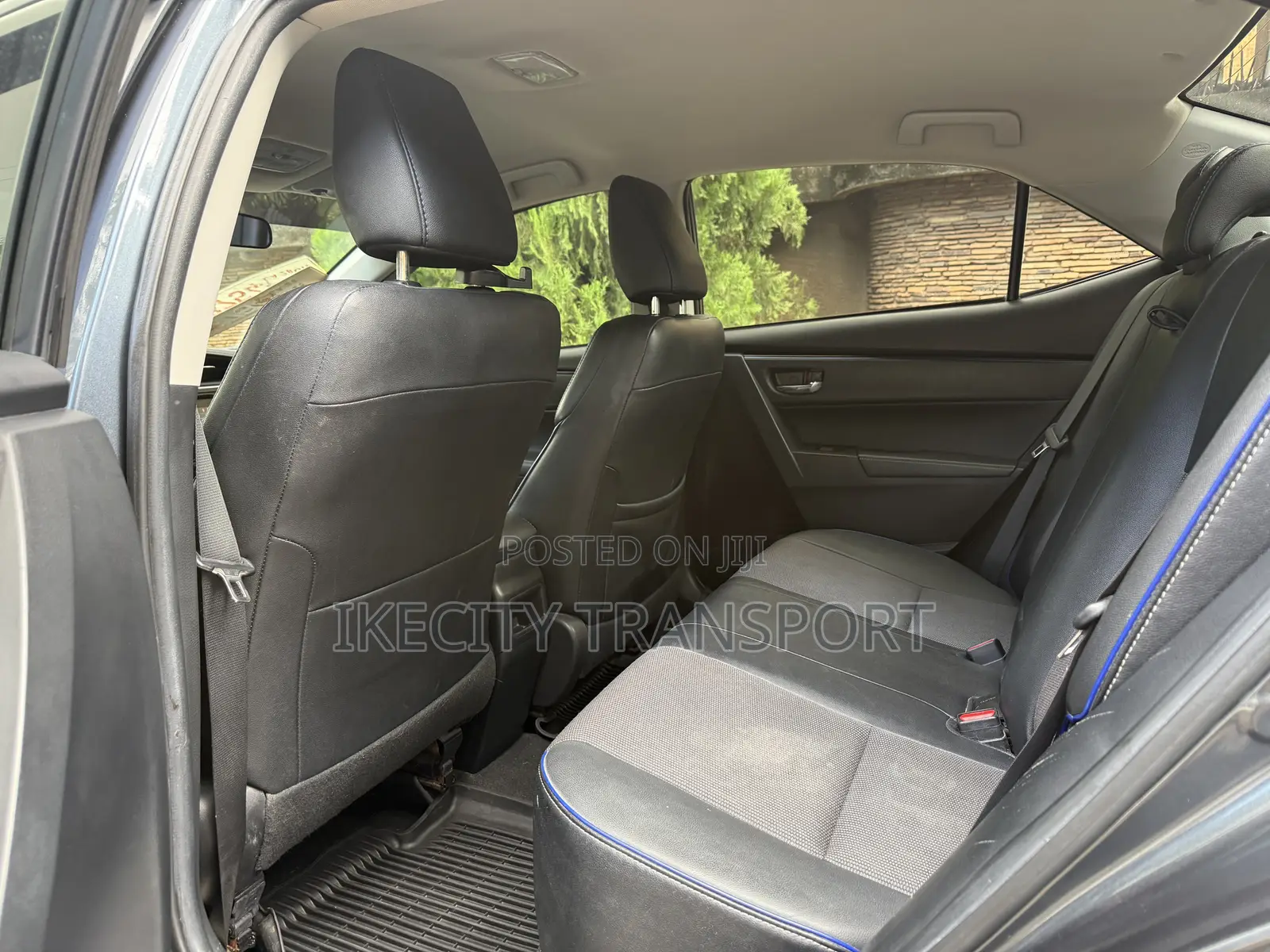 Toyota Corolla SE (1.8L 4cyl 6M) 2018 Gray