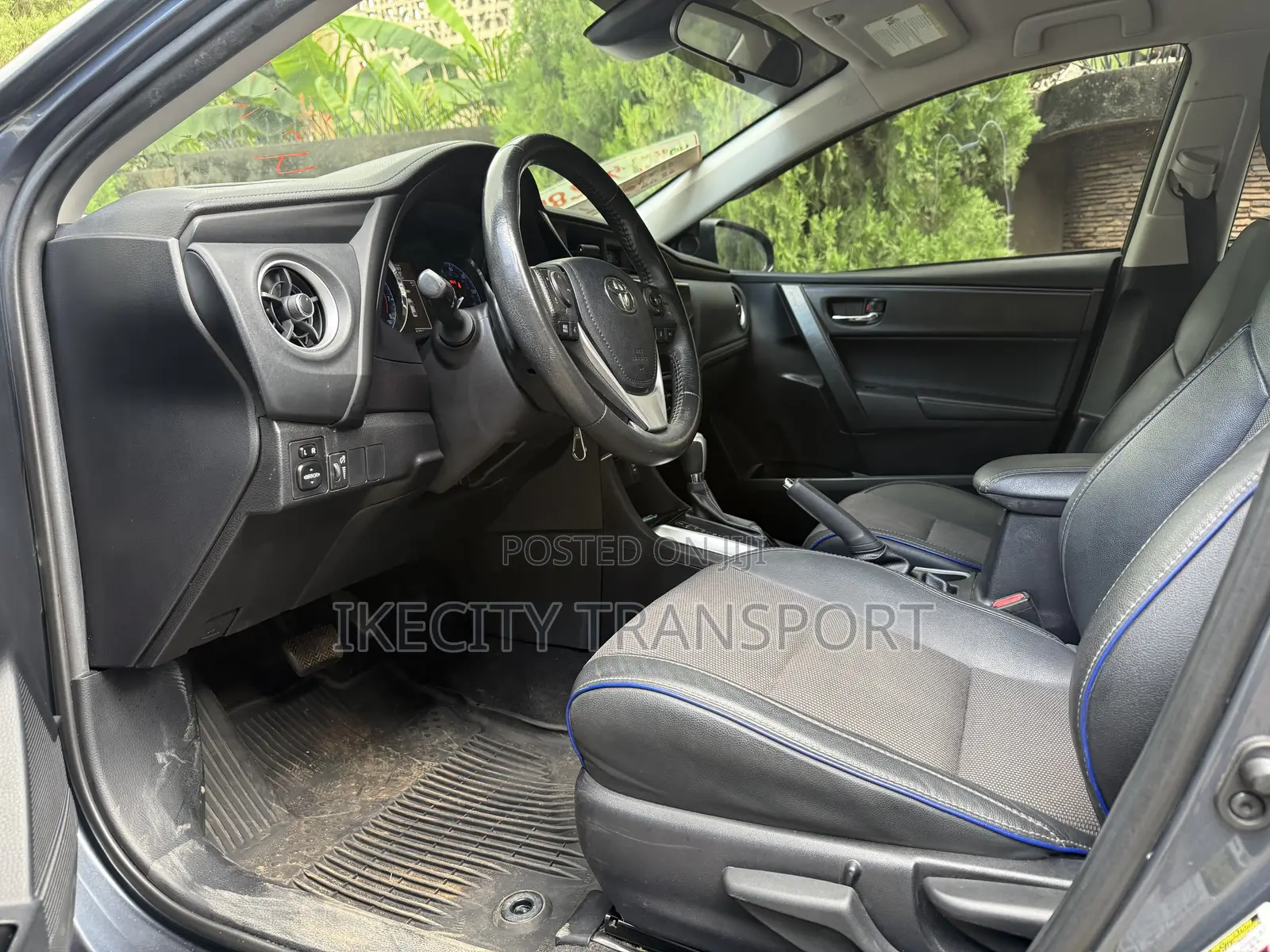 Toyota Corolla SE (1.8L 4cyl 6M) 2018 Gray