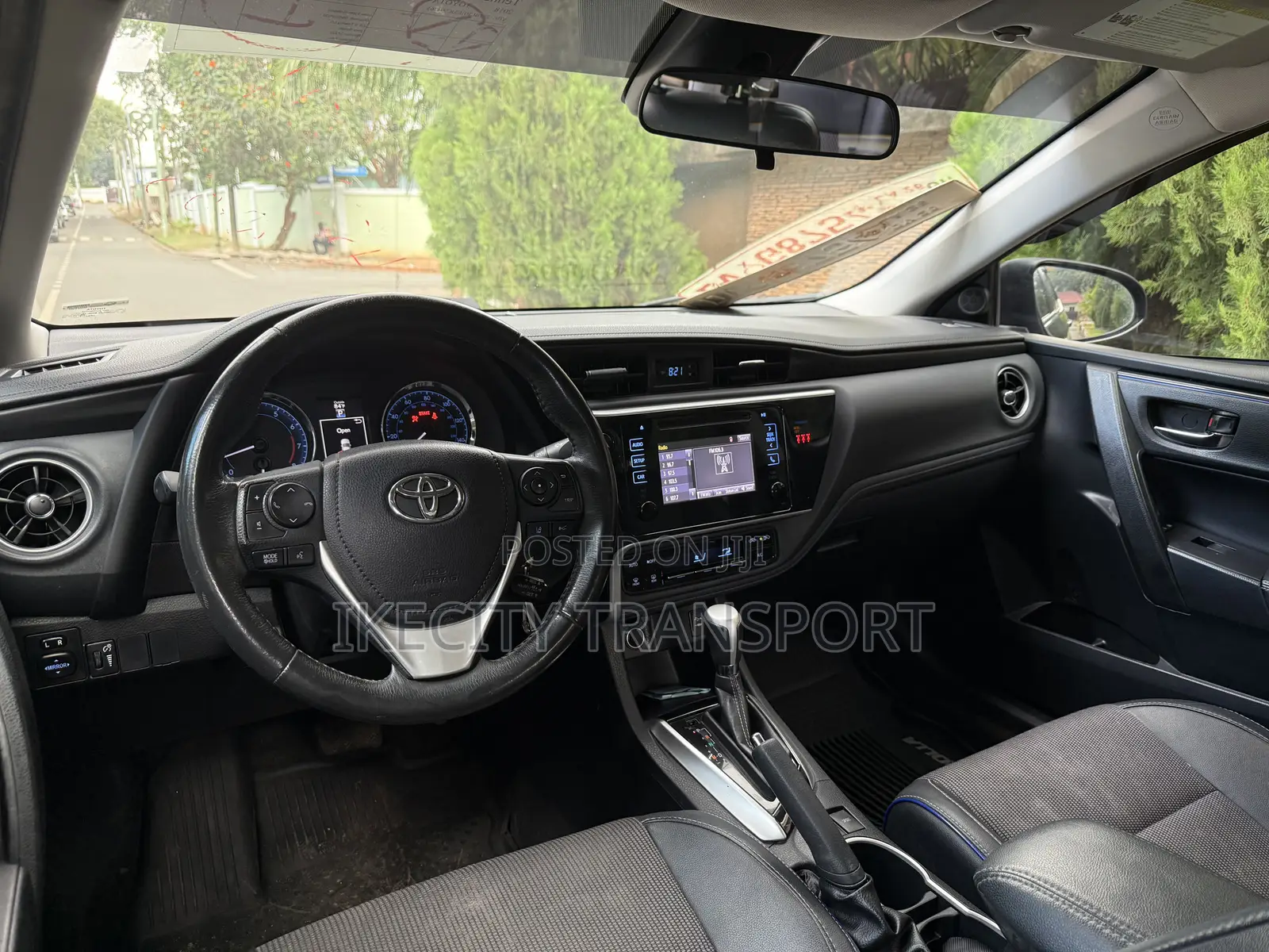 Toyota Corolla SE (1.8L 4cyl 6M) 2018 Gray
