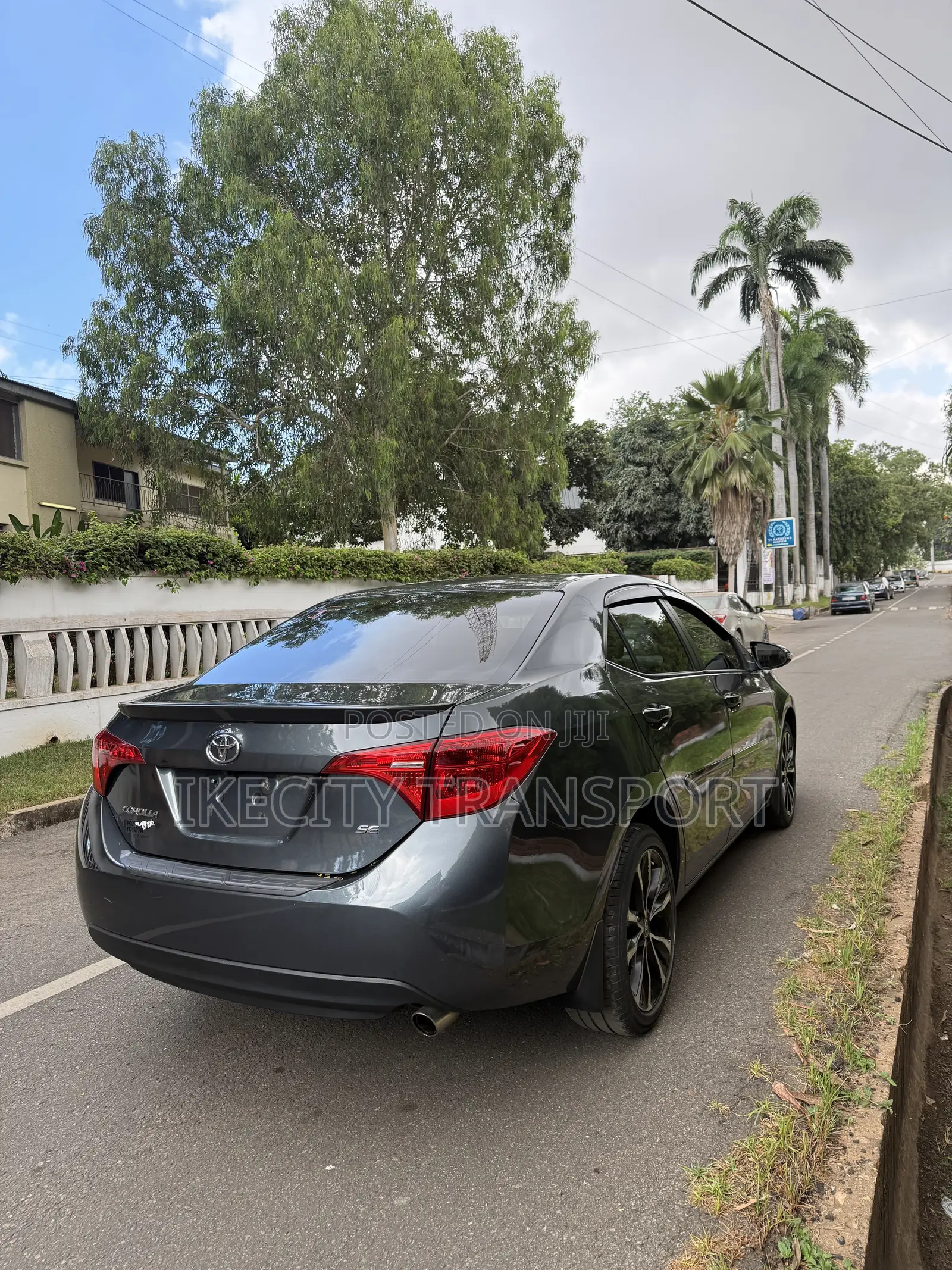 Toyota Corolla SE (1.8L 4cyl 6M) 2018 Gray