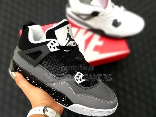 Air Jordan 4 Zebra