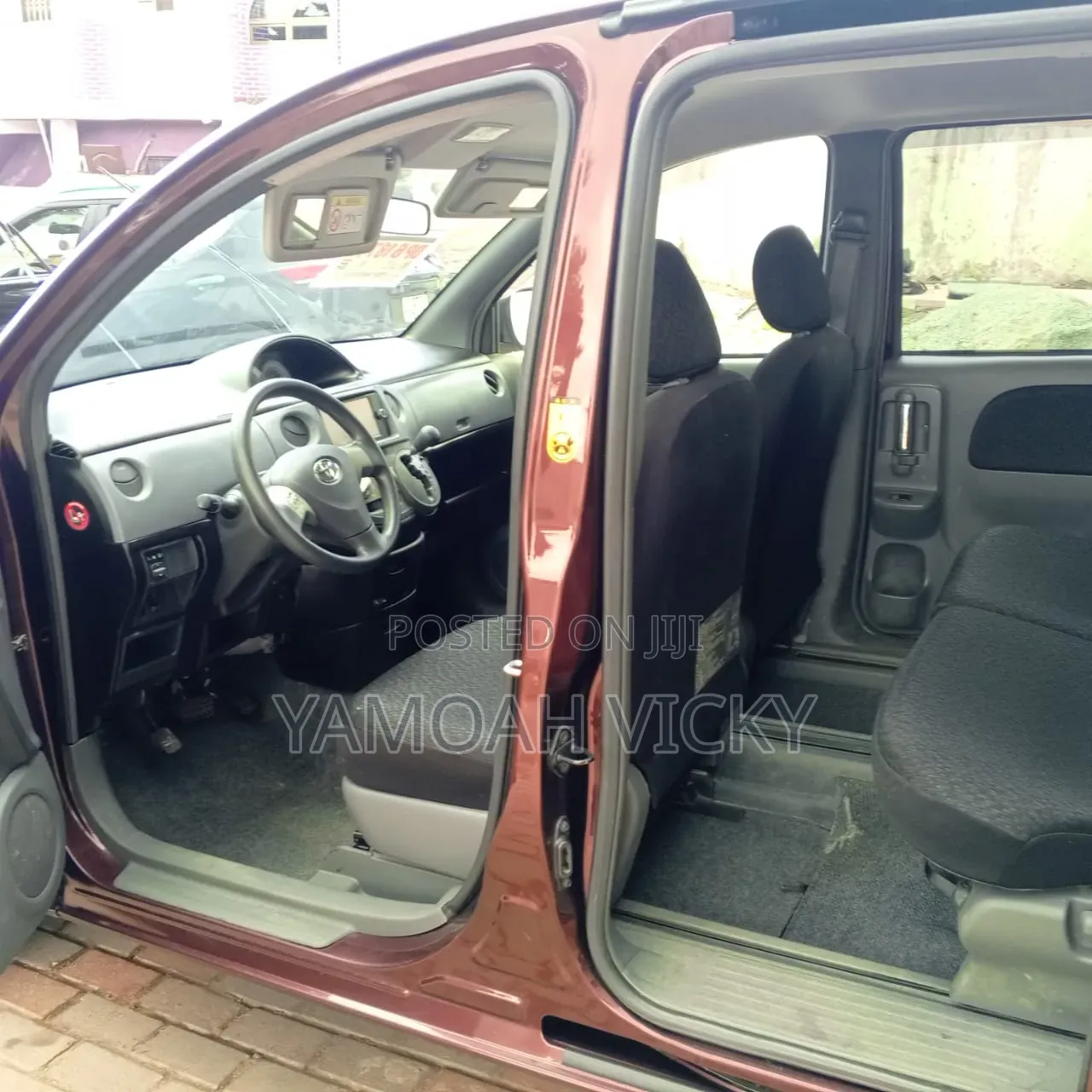 Toyota Sienta 2014 Brown