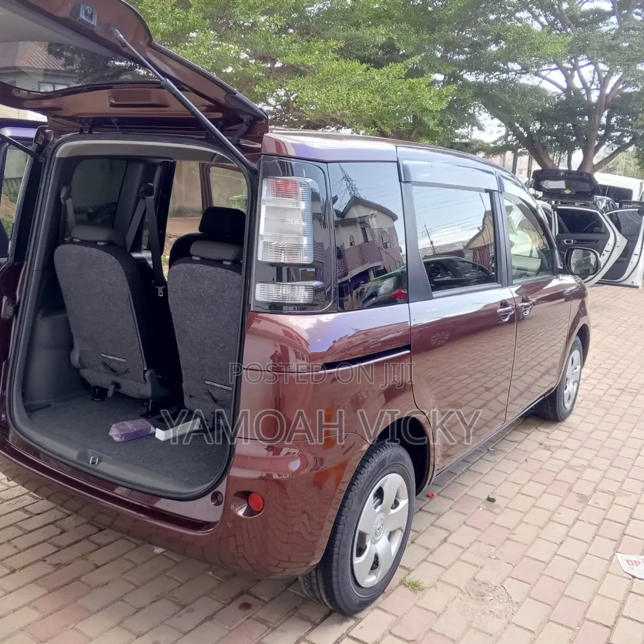 Toyota Sienta 2014 Brown