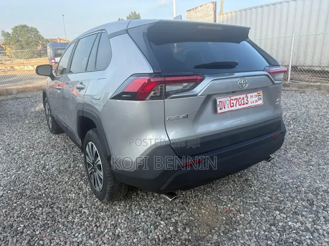 Toyota RAV4 Limited AWD 2023 Silver