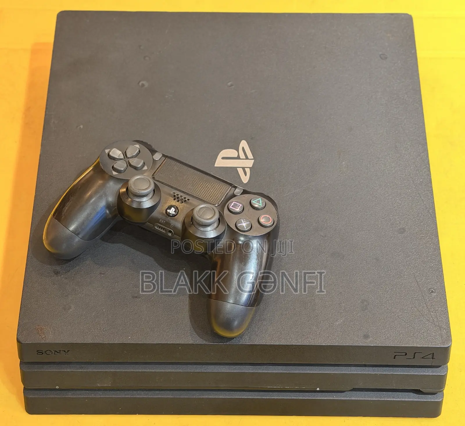 PS4 Pro 1Tb + 1 Controller + 10 Games