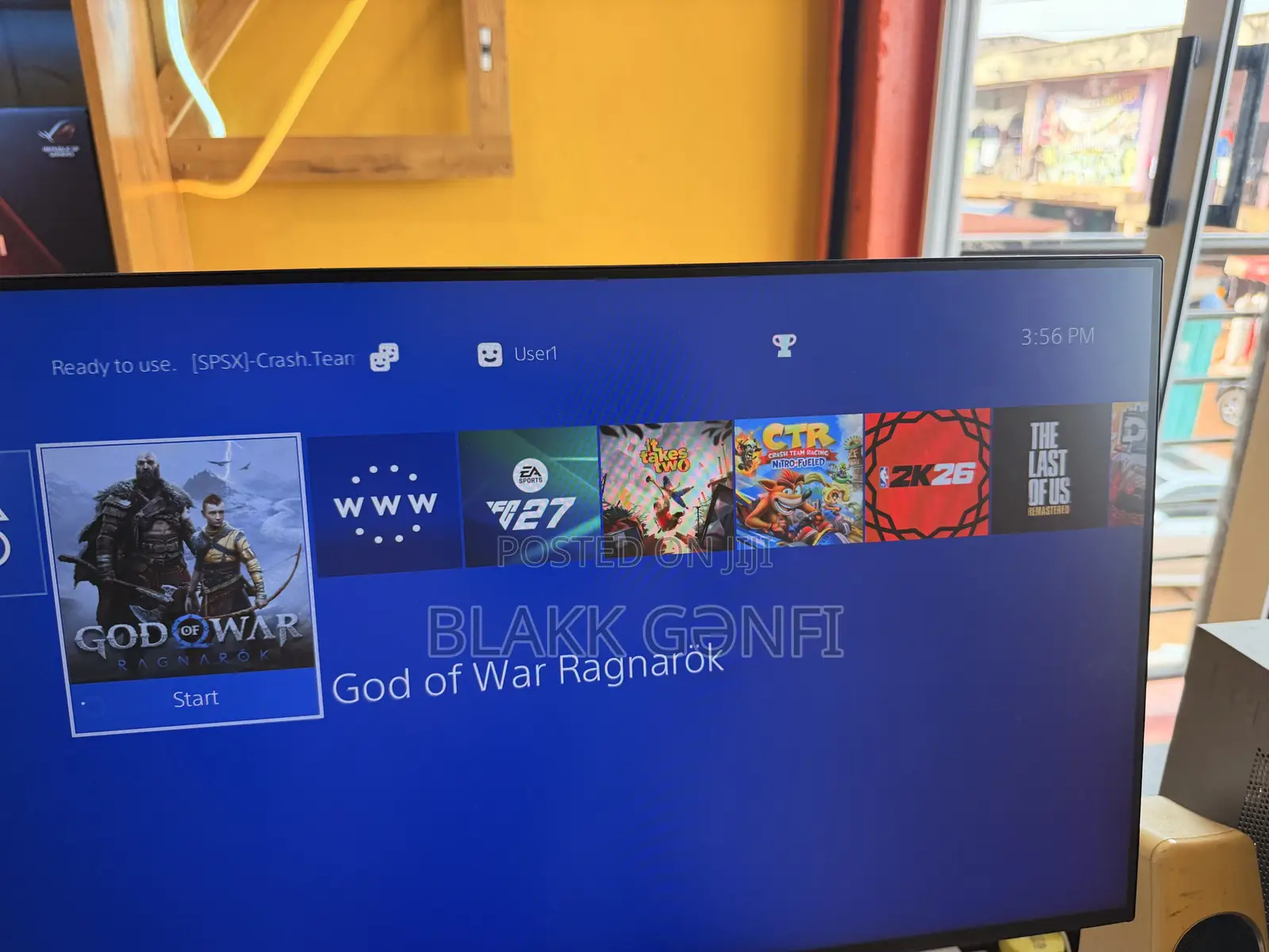 PS4 Pro 1Tb + 1 Controller + 10 Games