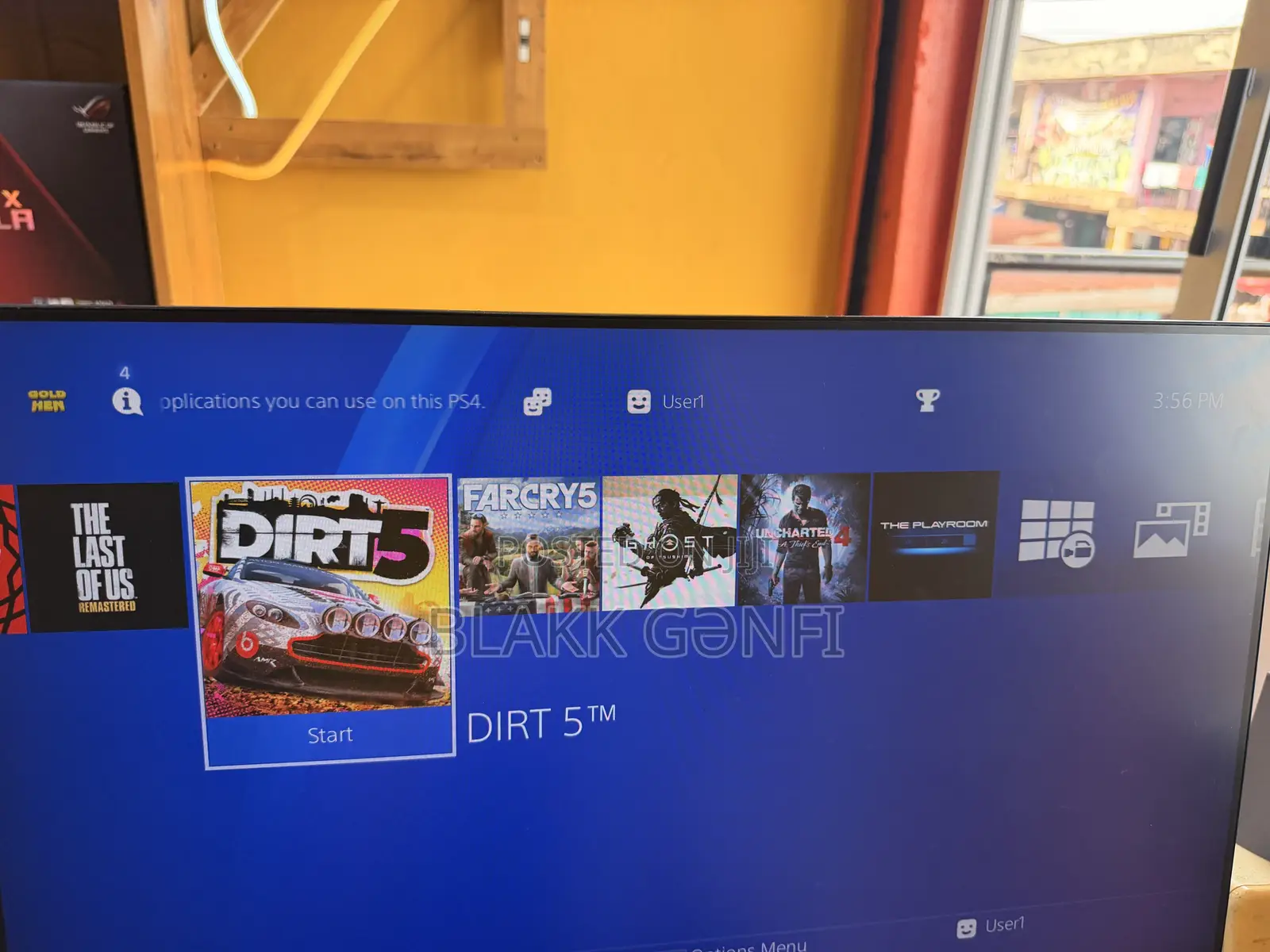 PS4 Pro 1Tb + 1 Controller + 10 Games