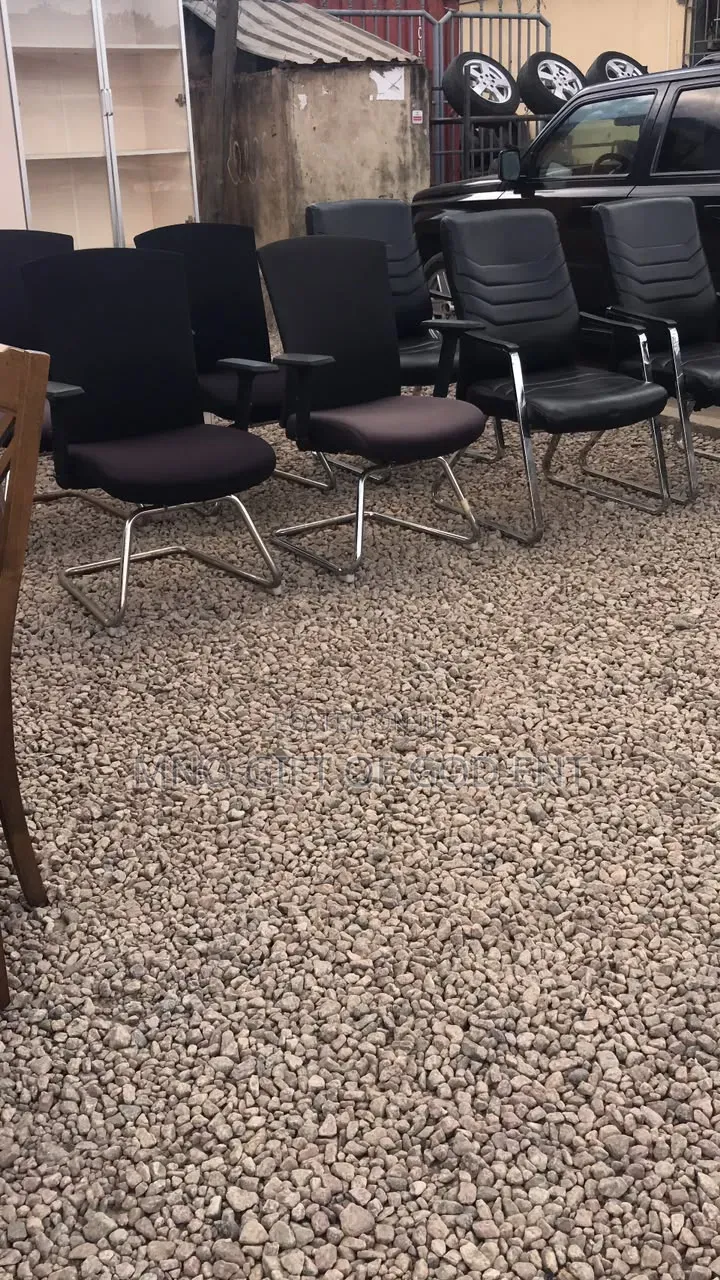 Executive Visitors Chair in Black