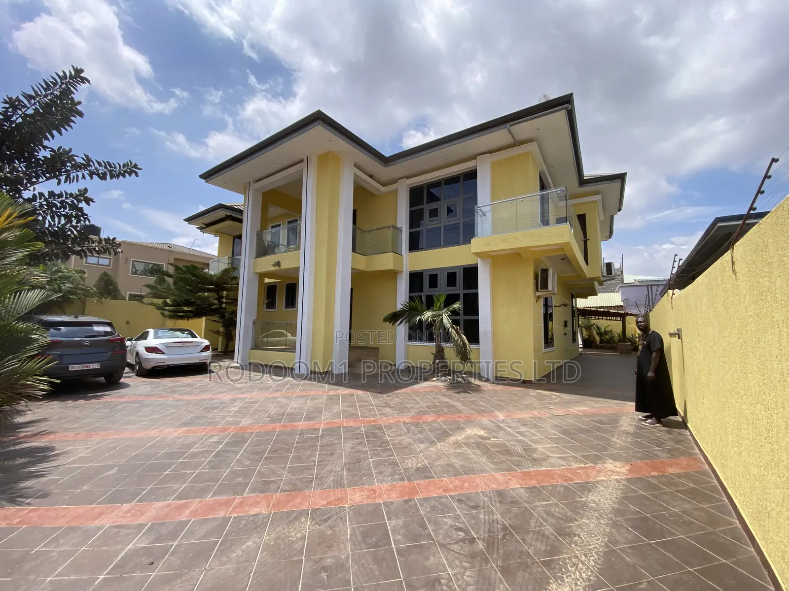 7bdrm Mansion in Mile 7 for sale