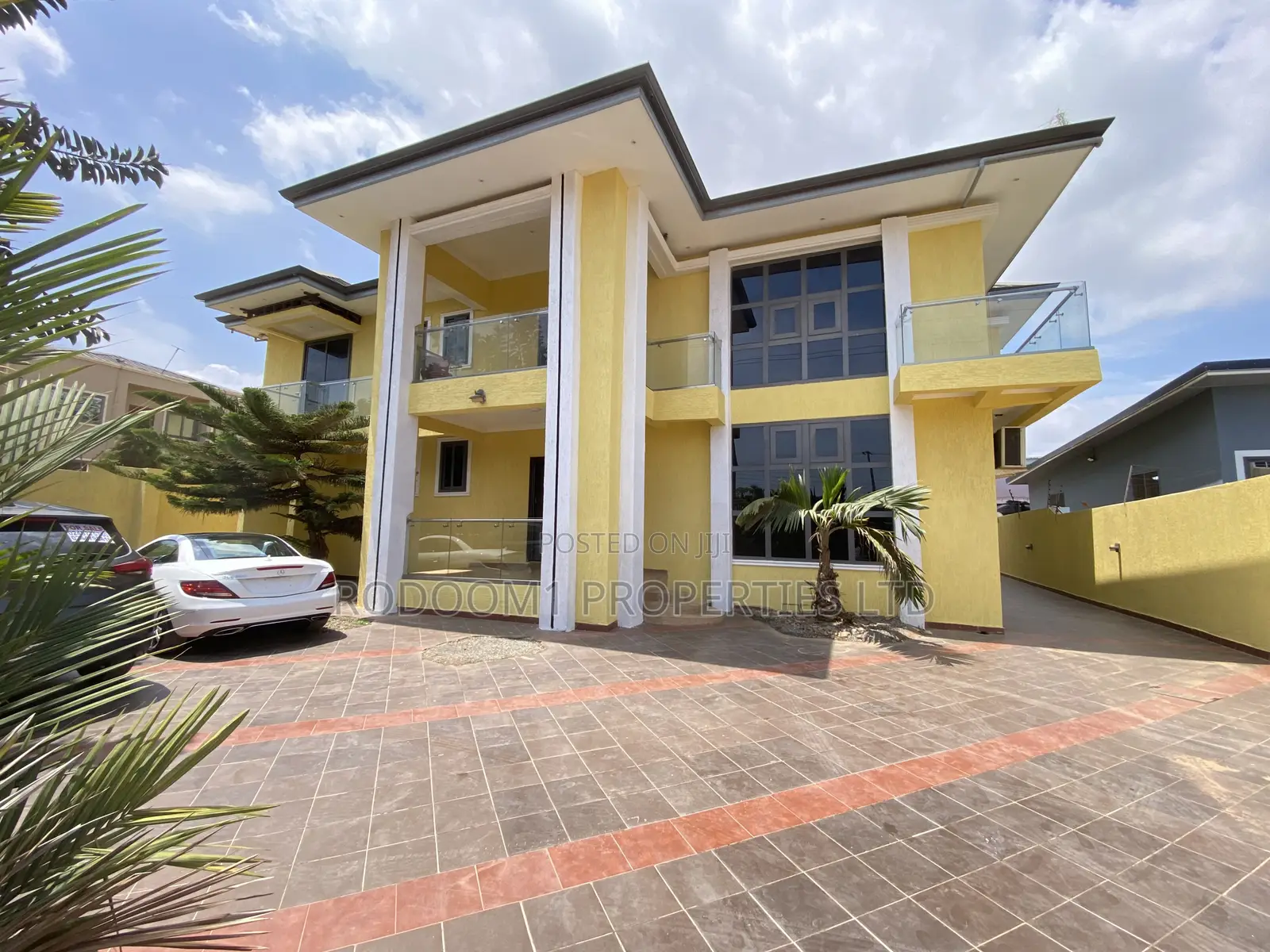 7bdrm Mansion in Mile 7 for sale