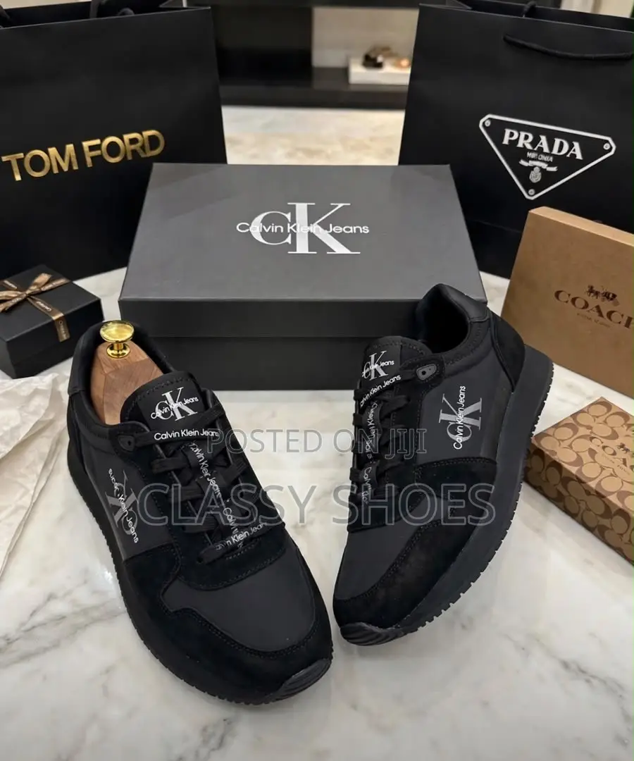 Calvin Clean All Black Edition