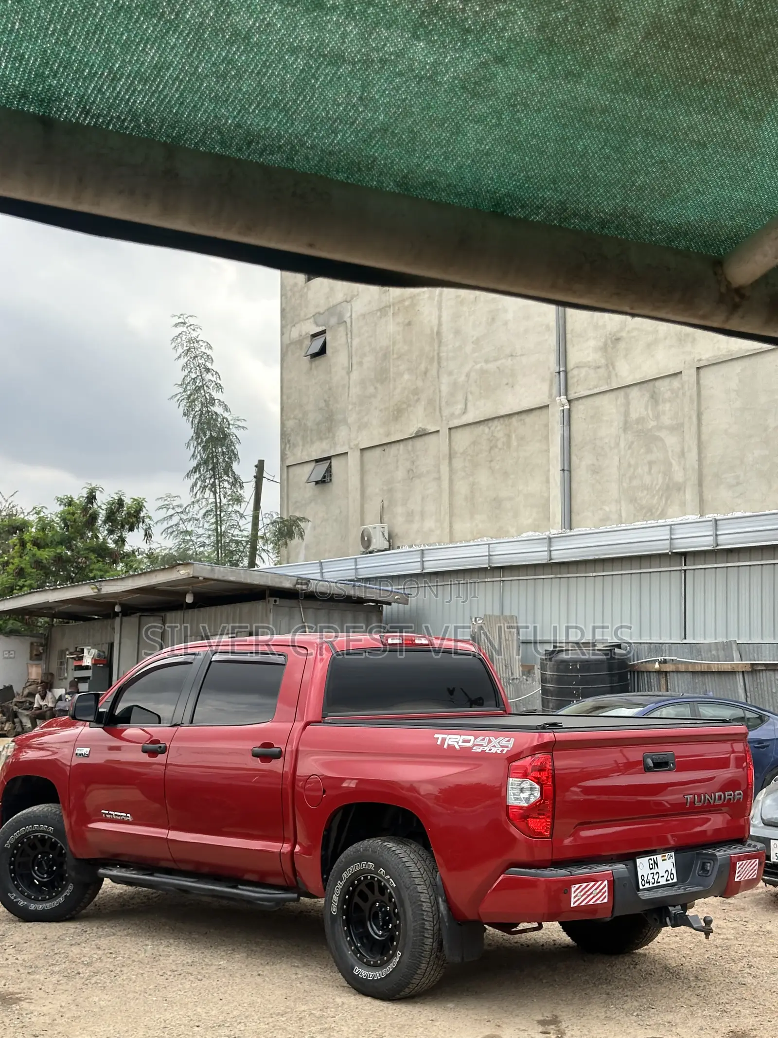 Toyota Tundra Platinum 5.7L V8 4x4 CrewMax 5.6 ft. box 145.7 in. WB Red
