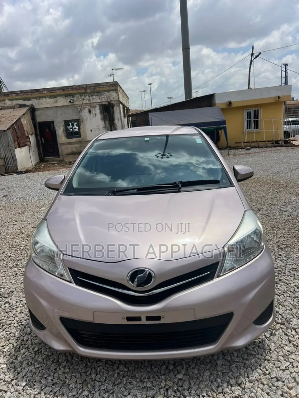 Toyota Vitz 2012