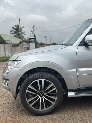 Mitsubishi Pajero V80 3.5 V6 GL/GLS 2016 Silver