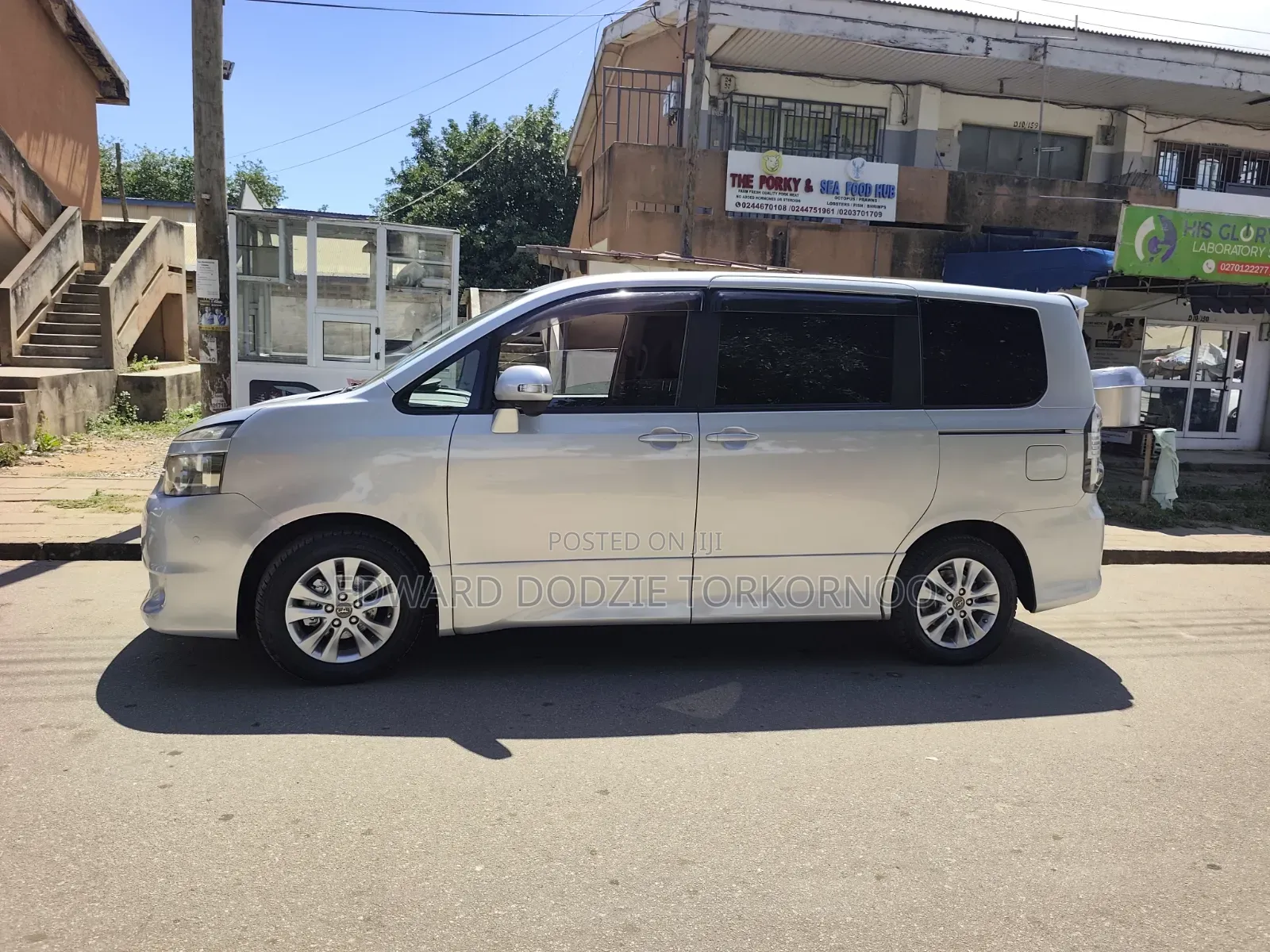 Toyota Voxy 2013 Silver