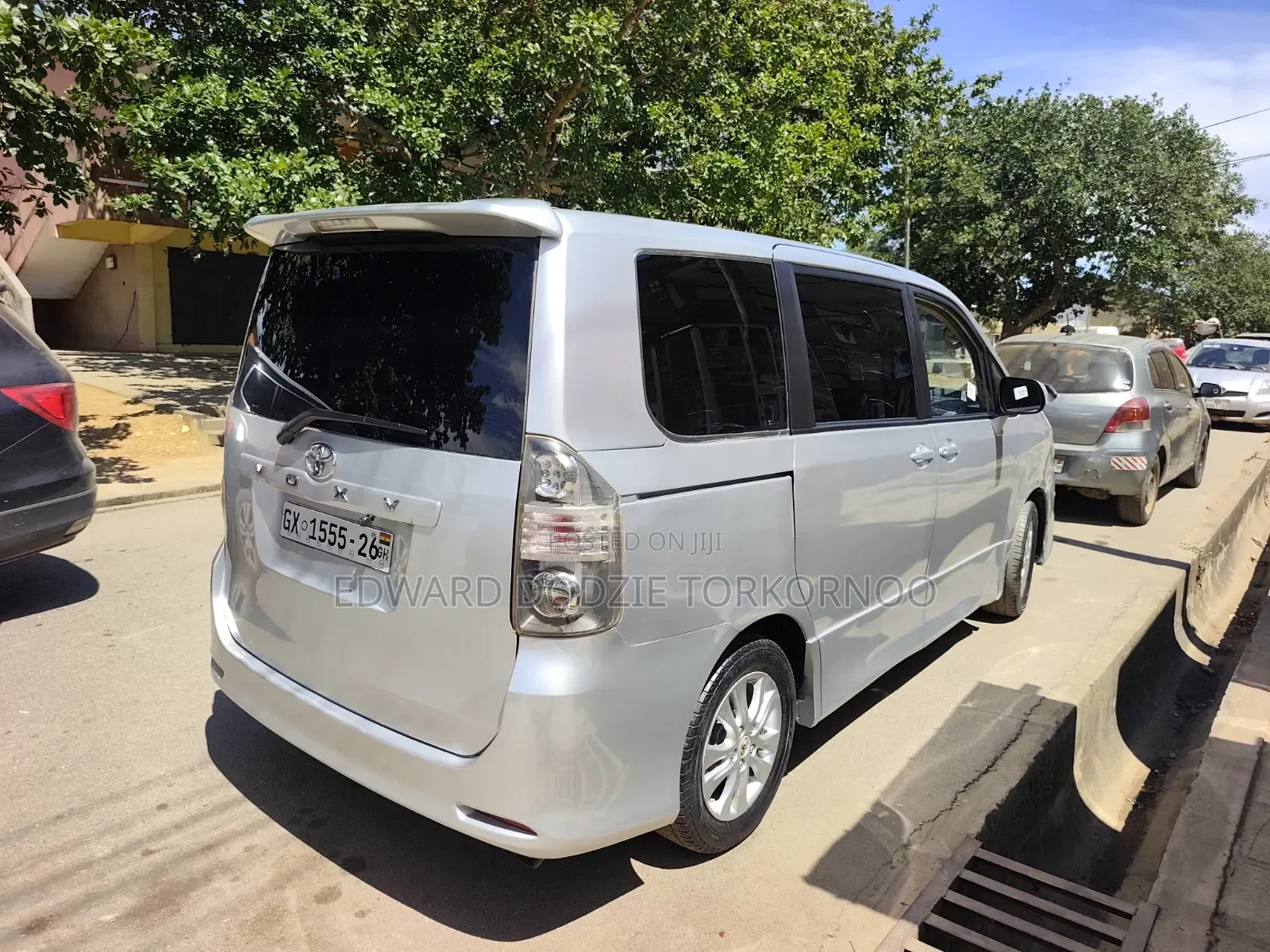 Toyota Voxy 2013 Silver