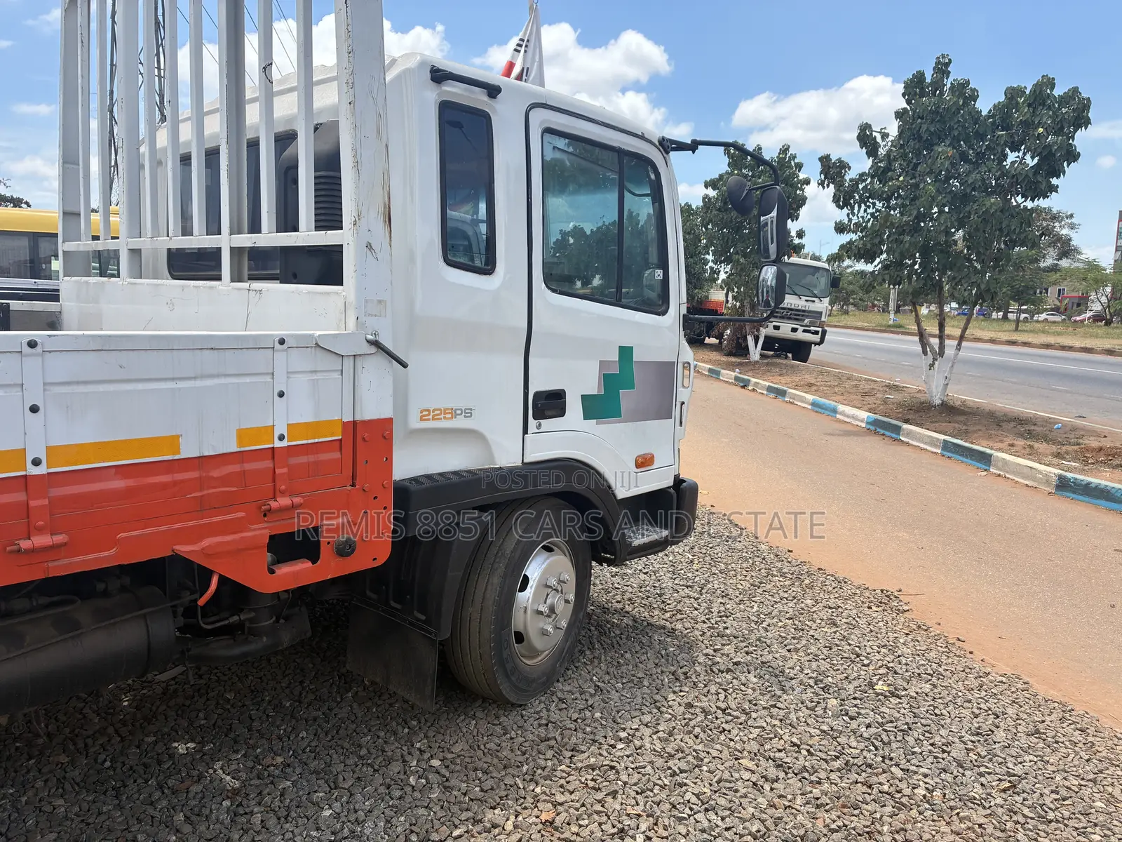Hyundai Universe 2004 White