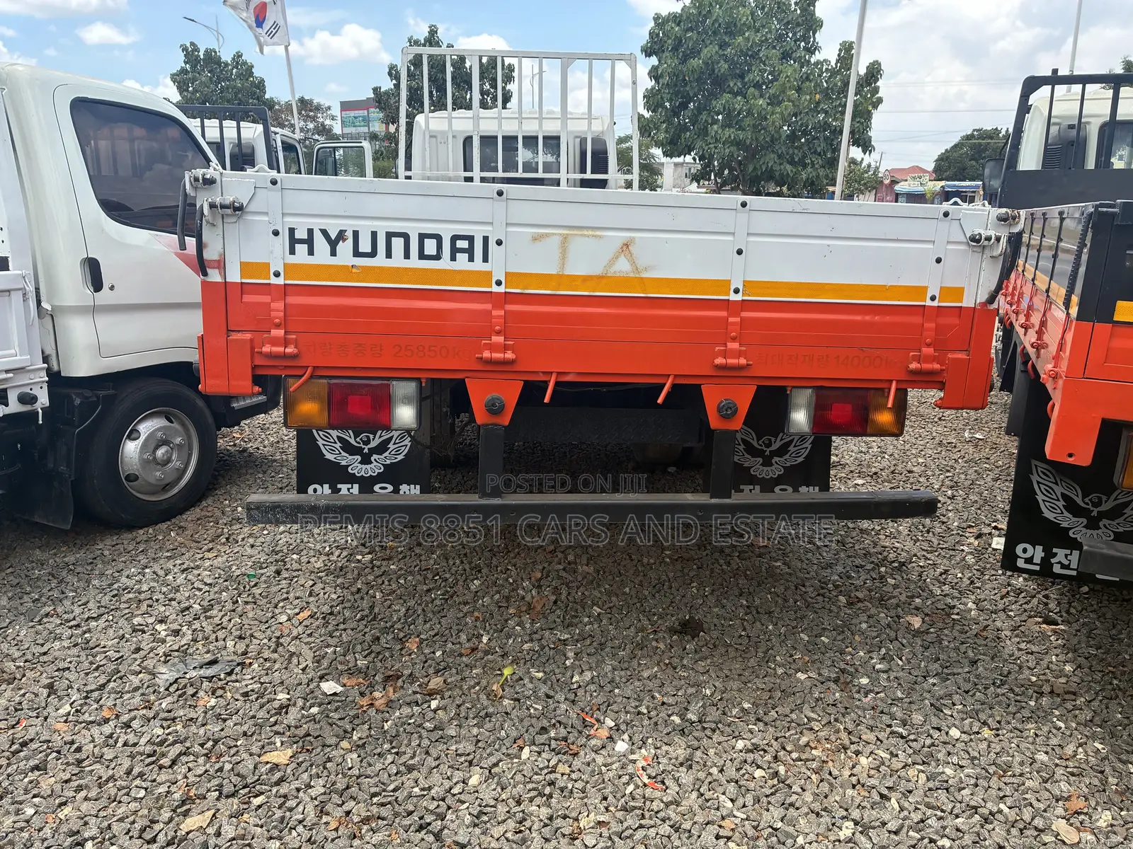 Hyundai Universe 2004 White