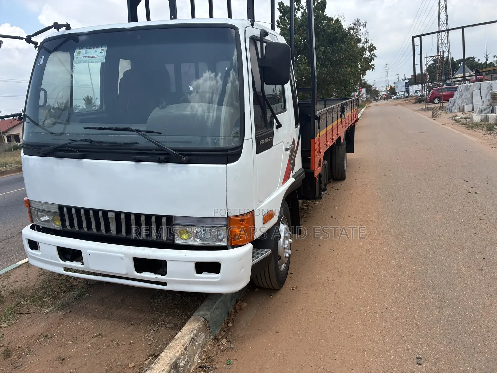 Hino Dutro 2011 White
