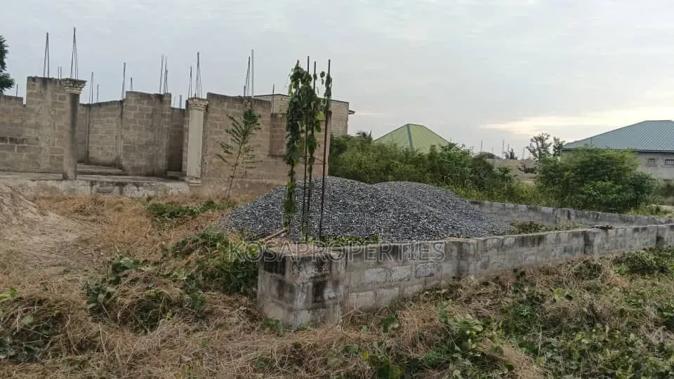 4bdrm House in Dodowa Afianya Road, Police Station for sale