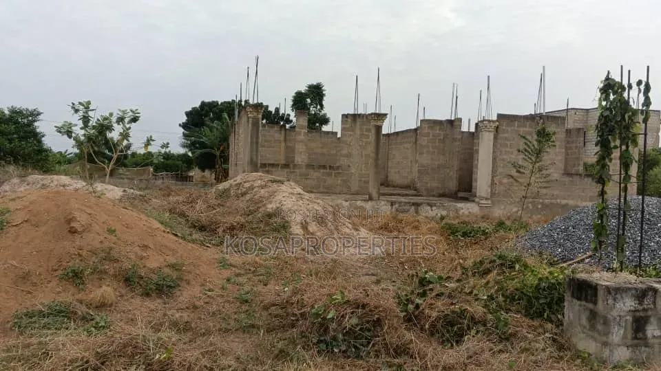 4bdrm House in Dodowa Afianya Road, Police Station for sale