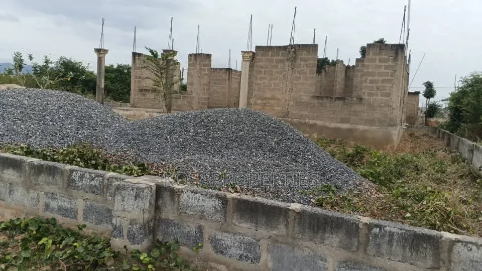 4bdrm House in Dodowa Afianya Road, Police Station for sale
