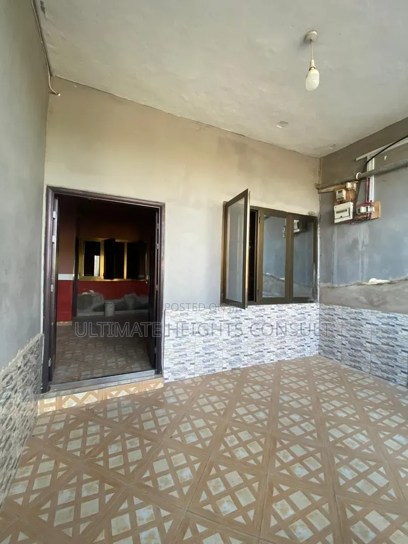 2bdrm Apartment in Lapaz, Nyanmekye for rent