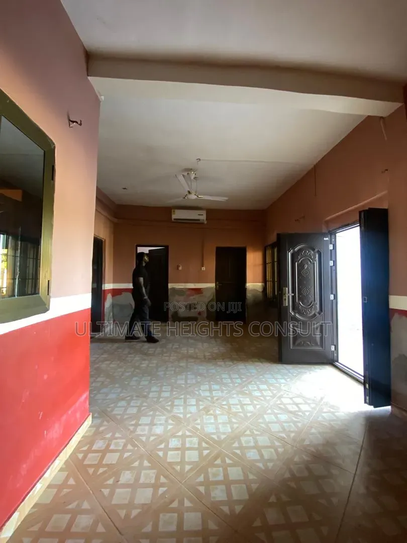 2bdrm Apartment in Lapaz, Nyanmekye for rent