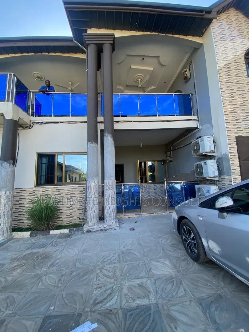 2bdrm Apartment in Lapaz, Nyanmekye for rent