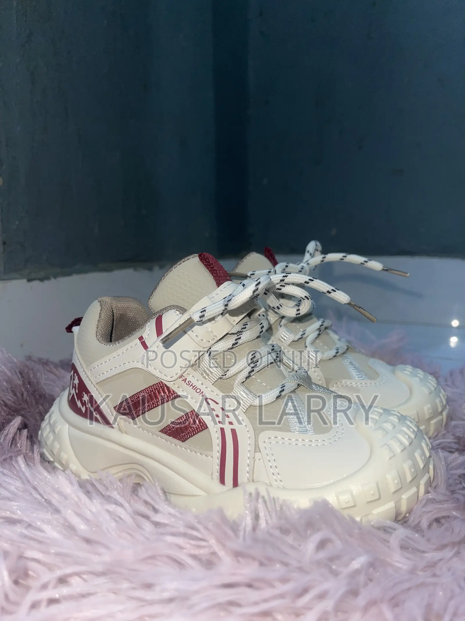 Stylish Sneakers – Comfortable, Trendy and Perfect for Everyday Wear