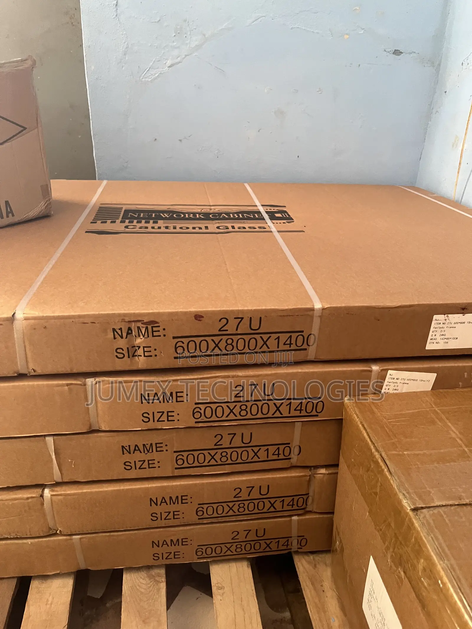 27U Network Cabinet 600x800 With Fan and Extensionboard