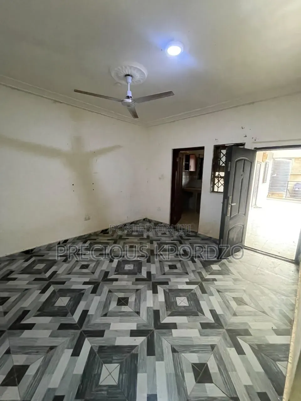 1bdrm Room & Parlour in Lakeside Comm 1 for rent