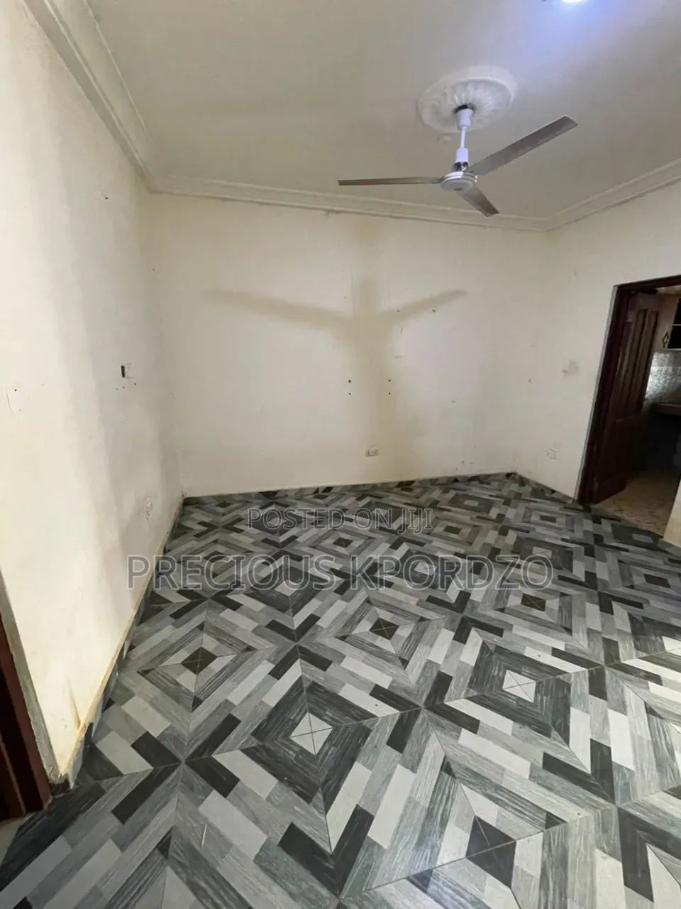 1bdrm Room & Parlour in Lakeside Comm 1 for rent