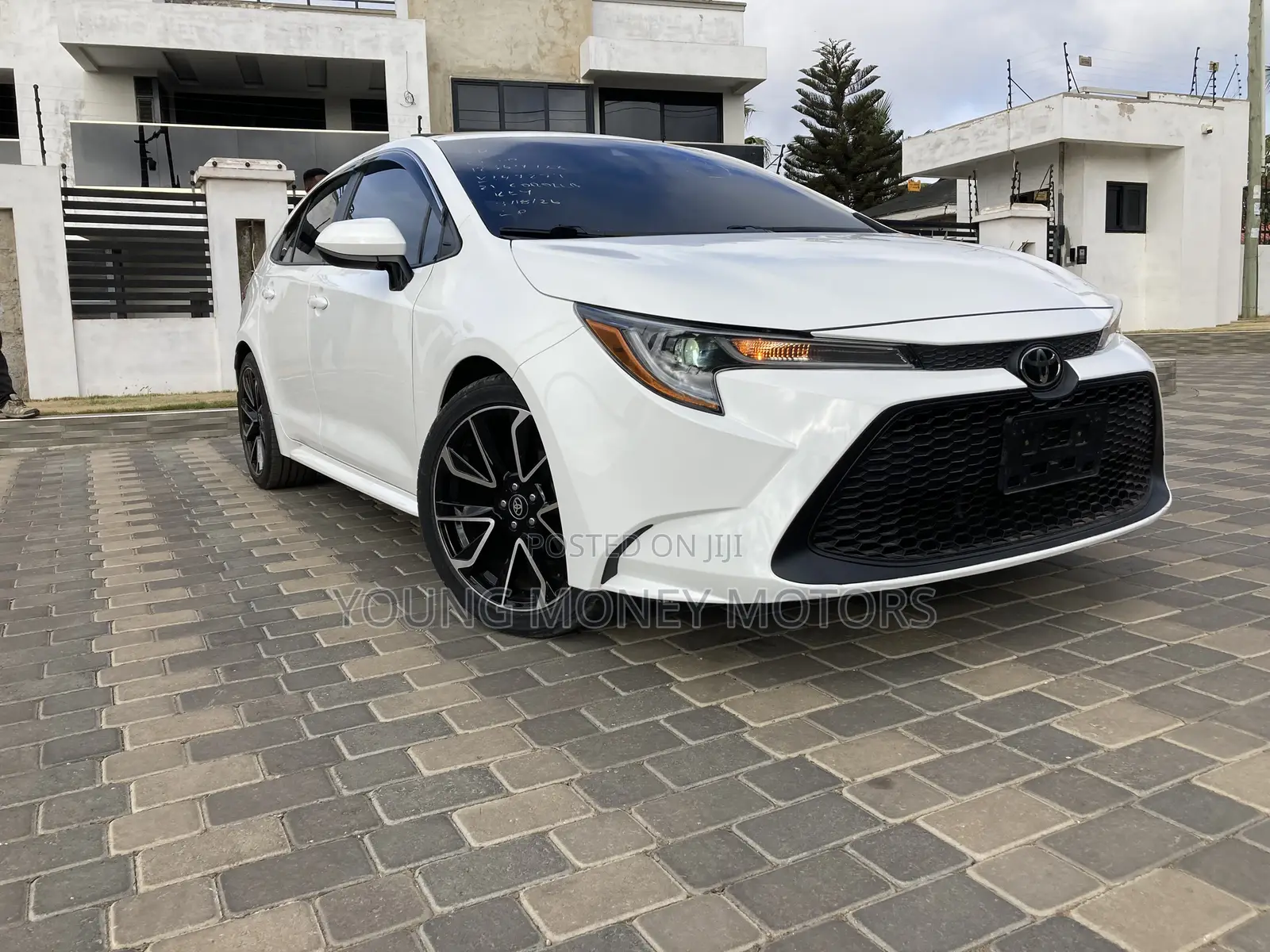 Toyota Corolla SE 2021 White