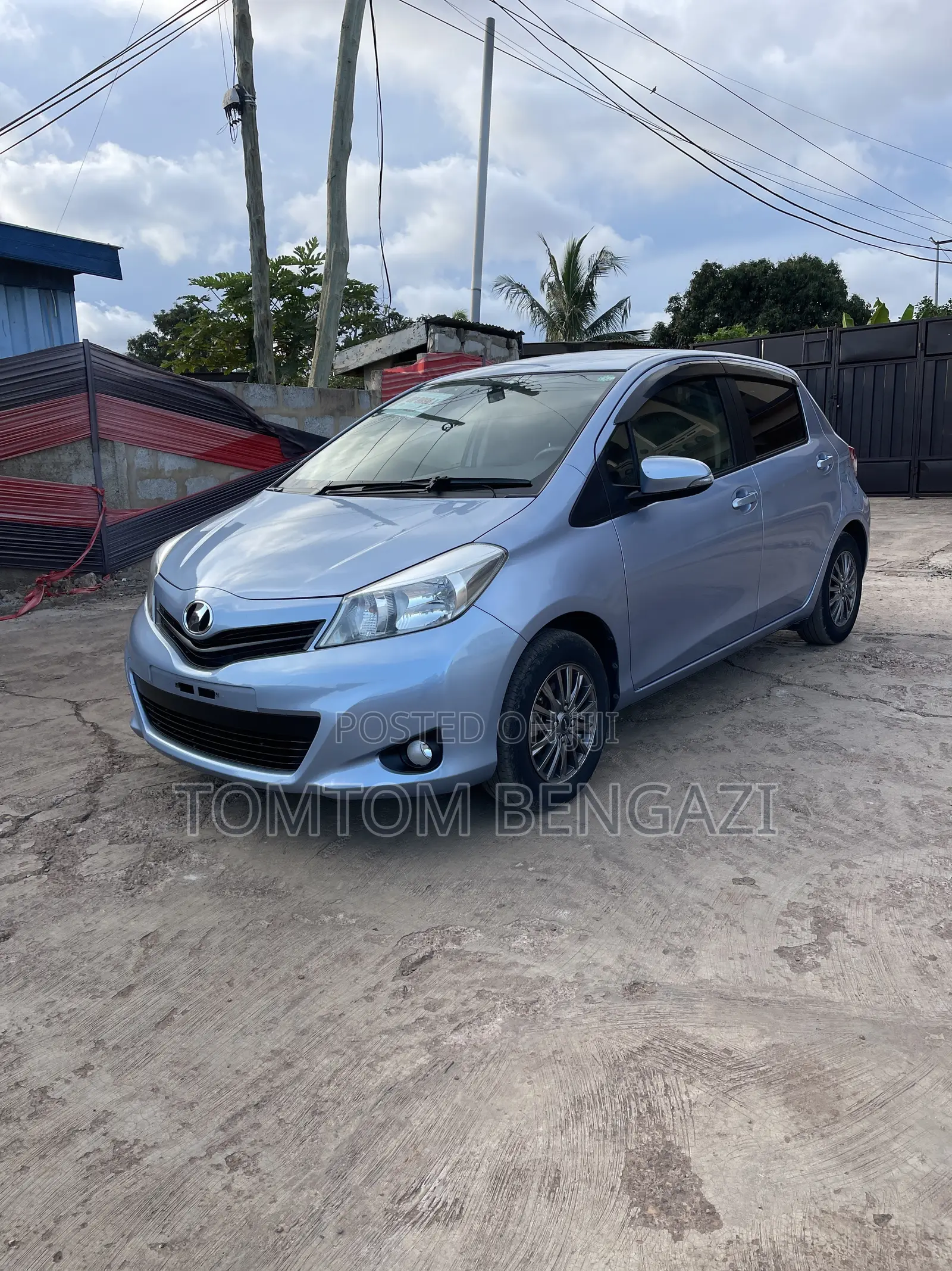 Toyota Vitz 1.3 FWD 5dr 2013 Blue