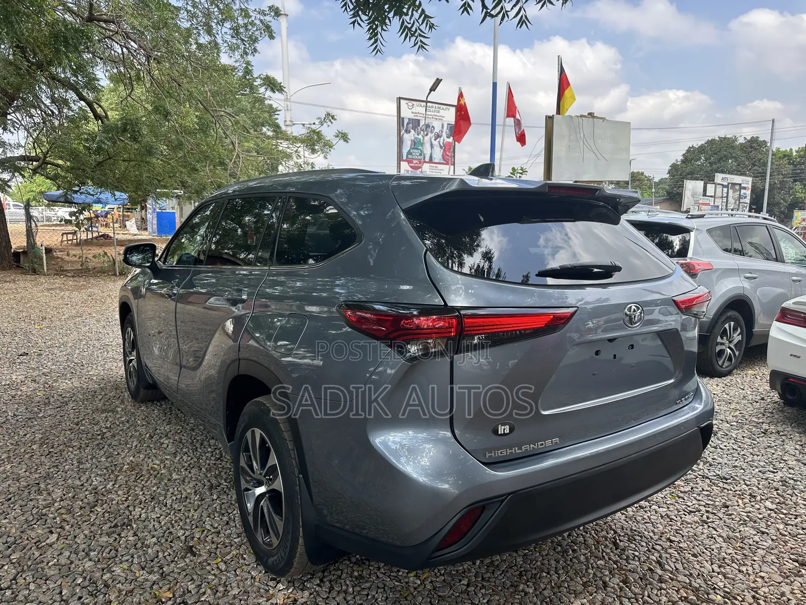 Toyota Highlander XLE 2021 Gray