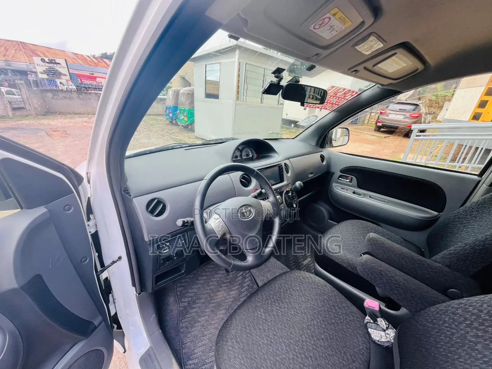 Toyota Sienta 1.5 FWD 2015 White