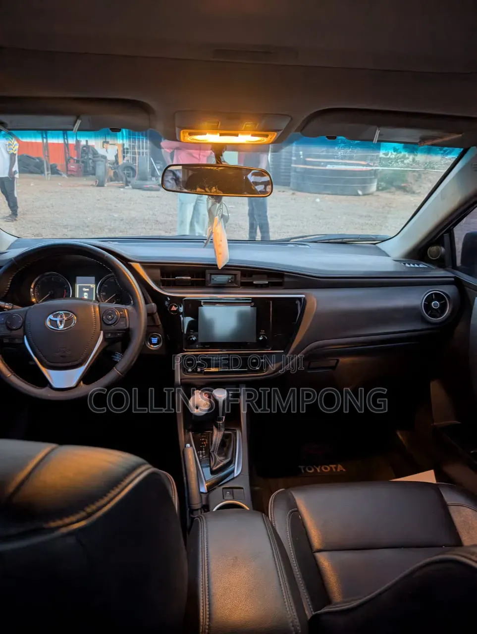 Toyota Corolla XLE (1.8L 4cyl 2A) 2018 Black