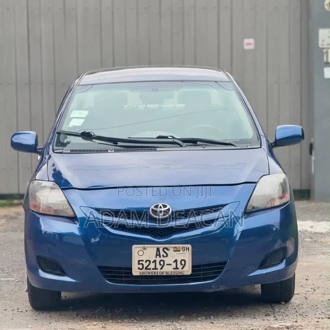 Toyota Yaris Base Sedan 4dr 2011 Blue