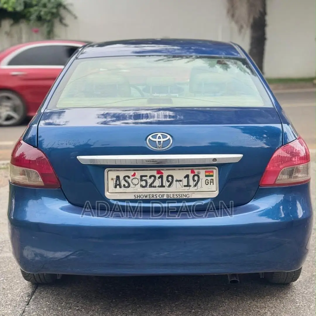 Toyota Yaris Base Sedan 4dr 2011 Blue