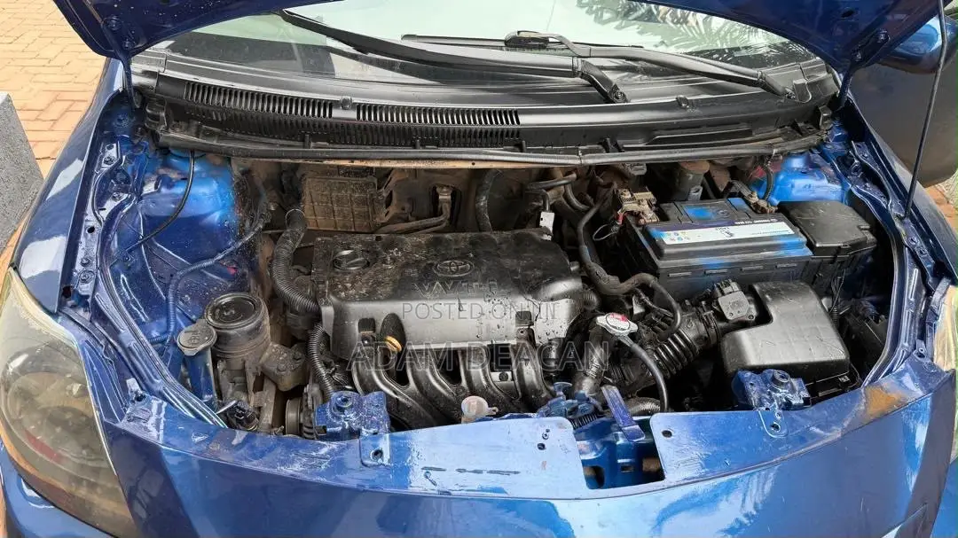 Toyota Yaris Base Sedan 4dr 2011 Blue